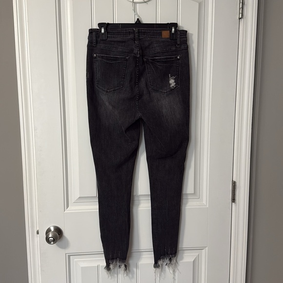 JUDY BLUE - BLACK BUTTON DISTRESSED FLY JEANS - Size 9/29 - Gently Used!! - Picture 7 of 12